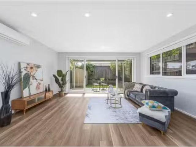 Cheap 96B Windella Crescent, GLEN WAVERLEY Townhouse for rent.