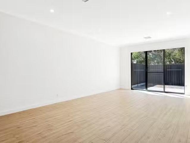 Cozy 98 Boardwalk Drive, Paralowie, SA 5108