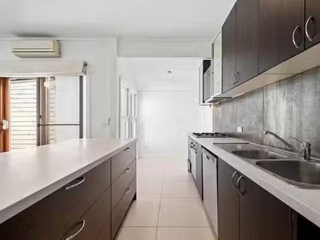 Cozy 98 Graham Street, Albert Park, VIC 3206