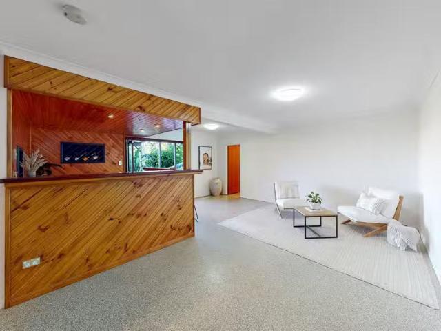 Charming 994B South Pine Road, EVERTON HILLS, QLD 4053 Duple.