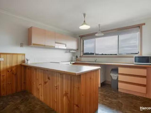 Unique 9 Byworth Street, Park Grove, TAS 7320