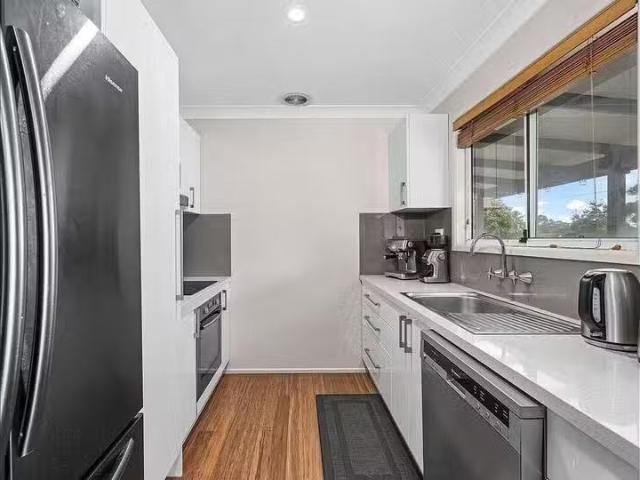 Nice 9 Berry Street, Churchill, QLD 4305