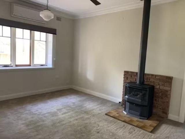 Rental! 9 Curran Street, ORANGE House for rent Listed by Prop.