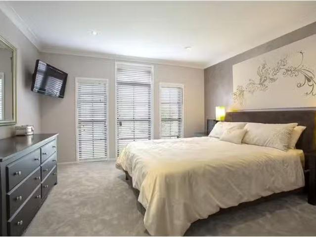Cheap 9 Dara Crescent, GLENMORE PARK House for rent Listed by.