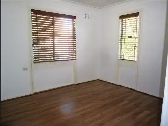 Charming 9 Hartog Avenue, Willmot House for rent Listed by El.