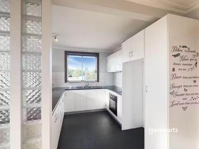 Charming 9 Kiah Place, EAST DEVONPORT, TAS 7310 House for Rent