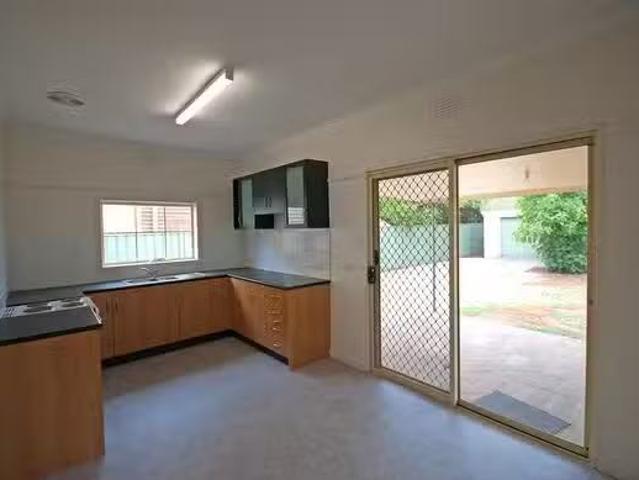 Rental! 9 Leithen Street, Shepparton, VIC 3630