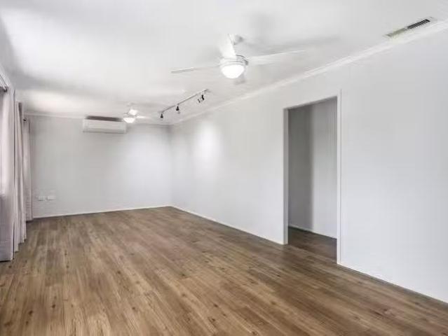 Nice 9 Queen Street, Blackstone, QLD 4304