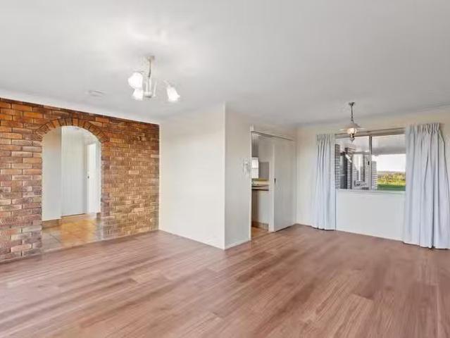 Deal! 9 Roslyn Street, Westbrook, QLD 4350