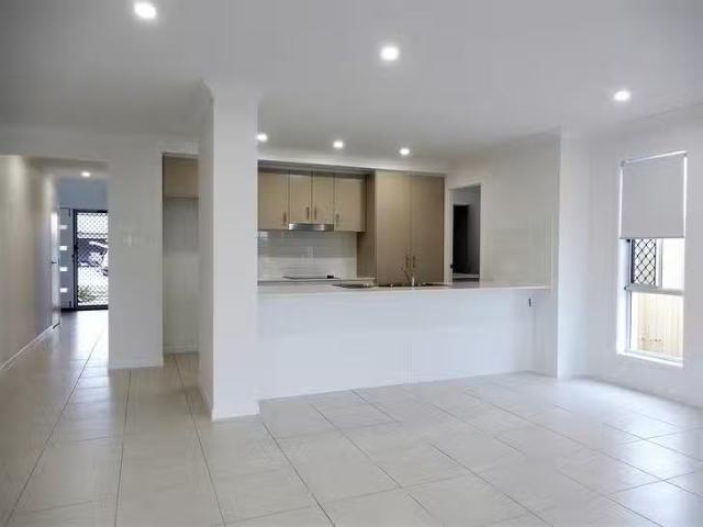 For Rent! 9 Shaw Street, Bellbird Park, QLD 4300