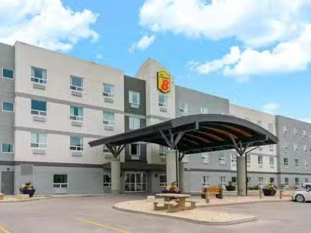 Nice 0 Niakwa Rd E, Winnipeg, MB, R2J 3T3 commercial for lea.