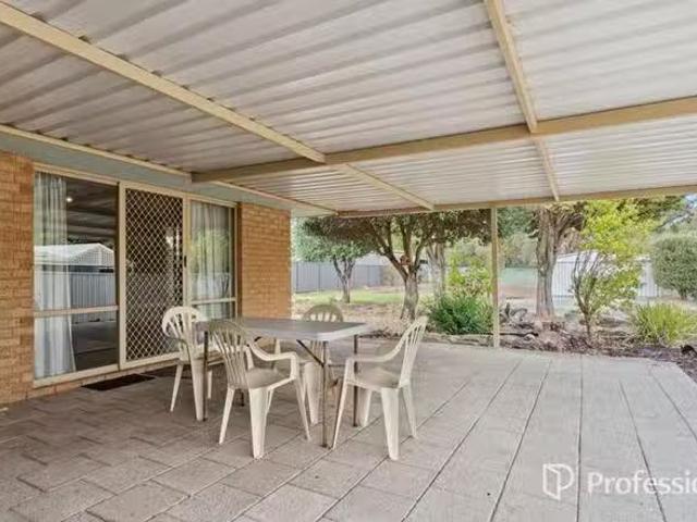 Cozy 13 Temby Avenue, Kalamunda, WA 6076