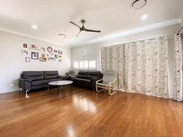 Deal! 13 Trefoil Close, DENHAM COURT House for rent Listed by.
