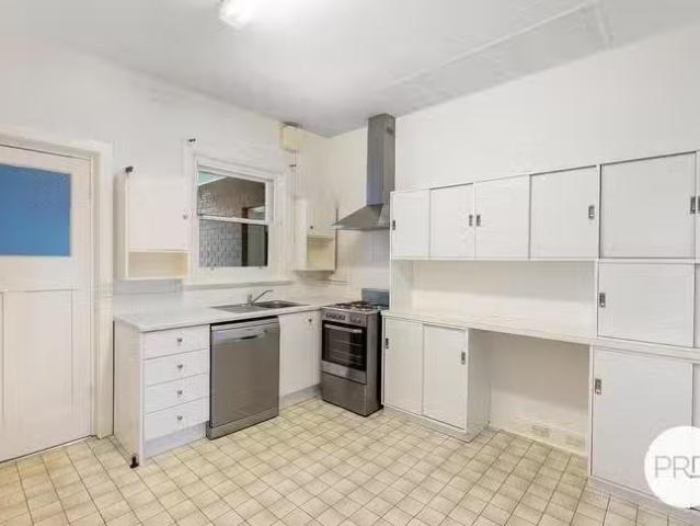 Nice 13 Valentine Street, New Town, TAS 7008