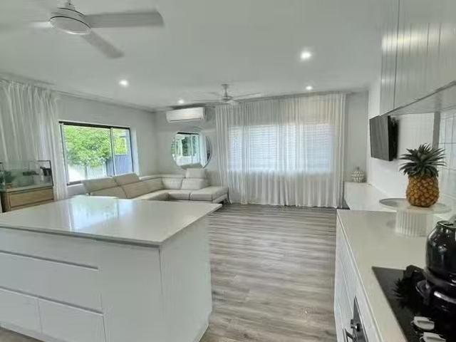Unique 1/3 Agincourt Close, Clifton Beach, QLD 4879