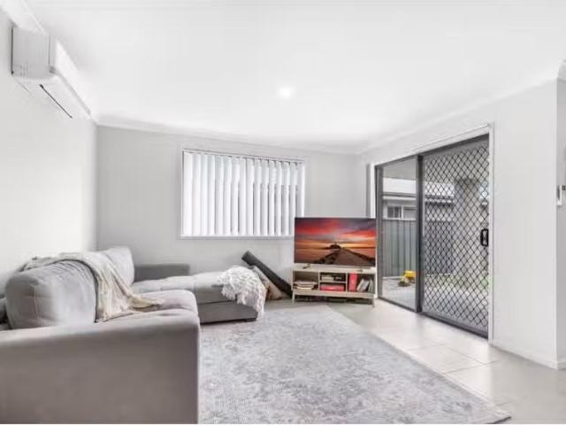 Nice 1/3 Allman Street, CLIFTLEIGH House for rent Listed by J.