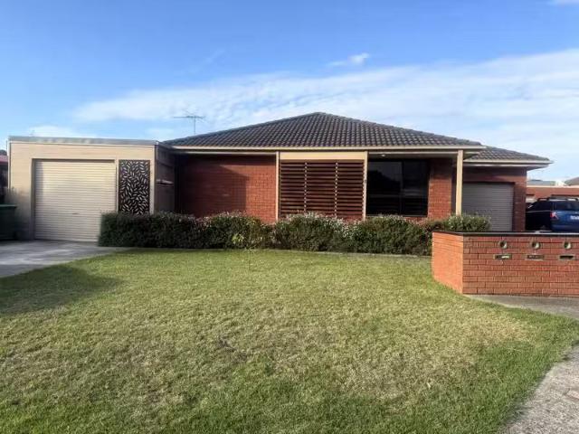 Cheap 1/3 BOORMANI COURT, Koo Wee Rup VIC 3981
