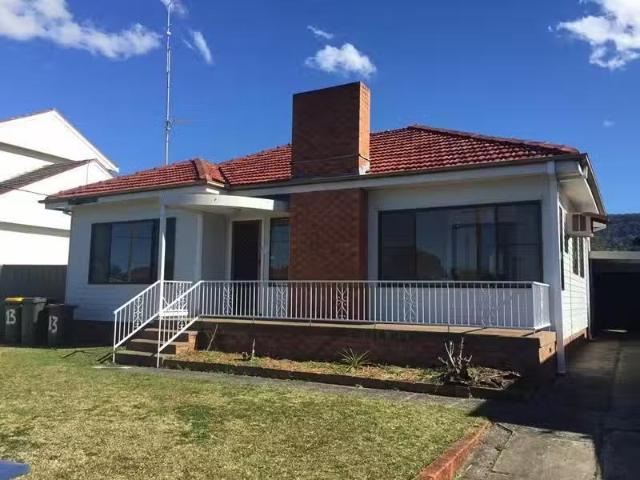 Cheap 13 Brian Street, Balgownie House for rent Listed by Ana.