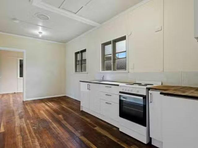 Deal! 13 Creek Street, Silkstone, QLD 4304