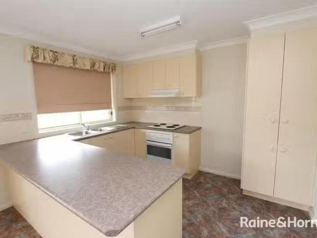 Charming 1/3 Dees Close, Gormans Hill, NSW 2795