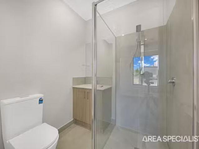 Rental! 13 Fritelli Circuit, Wyndham Vale VIC 3024