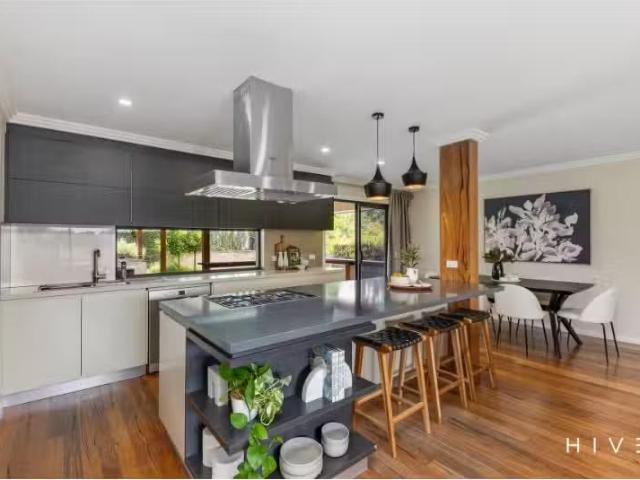 Charming 13 Lutana Street, Lyons House for rent Listed by Mad.