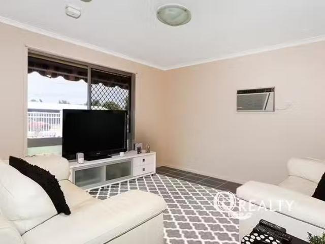 Cheap 13 Pavon Street, Regents Park, QLD 4118