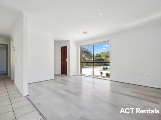 New 13 Rylah Crescent, Wanniassa House for rent Listed by Rac.