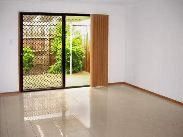 Cozy 1/3 Sims Court, Rockville, QLD 4350