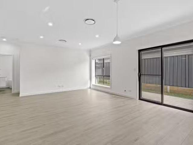 Cozy 13 Station Master Avenue, Thirlmere, NSW 2572