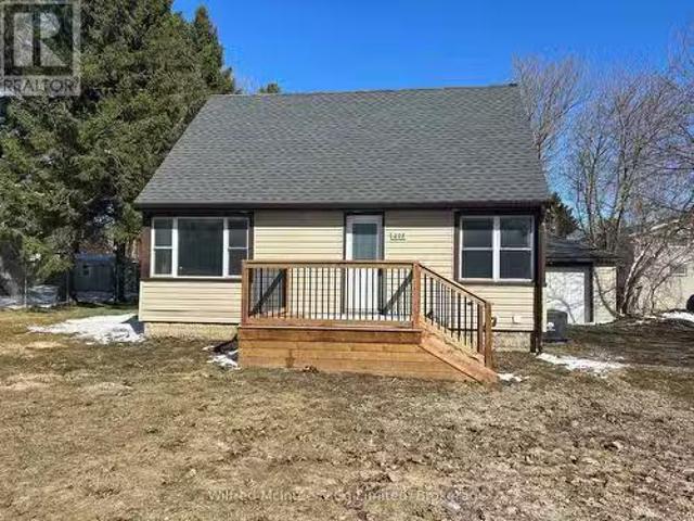 Charming 1008 Yonge Street S, Brockton, ON, N0G 2V0 commerci.