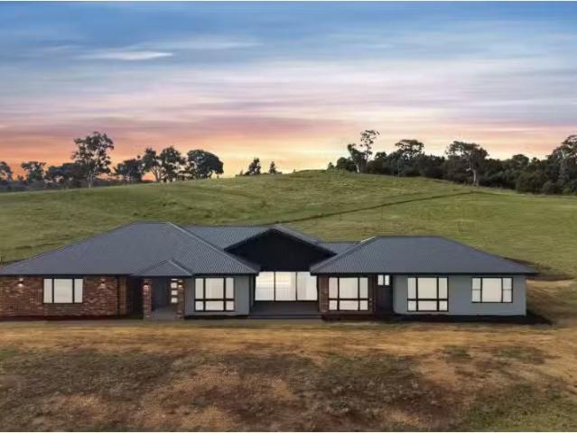 Charming 101 Lute Street, Gundaroo House for rent Listed by S.