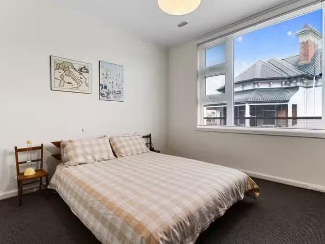 Unique 10/1a Sayer Crescent, SANDY BAY, TAS 7005 Apartment f.