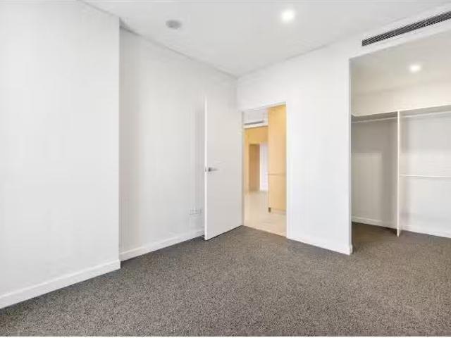 Nice 102/2 Dreadnought, Roselands Apartment for rent Listed b.