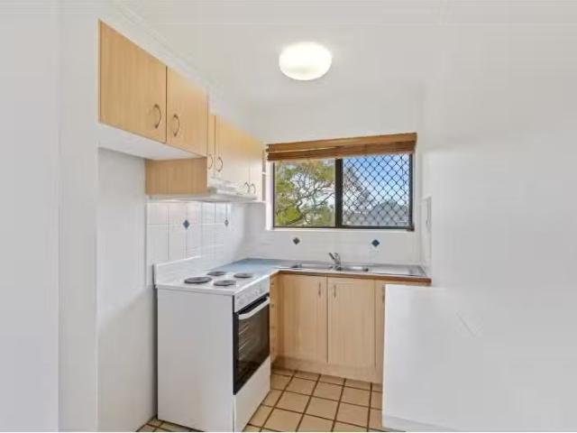 Just in! 10/32 Crowther Street, WEST END Apartment for rent L.