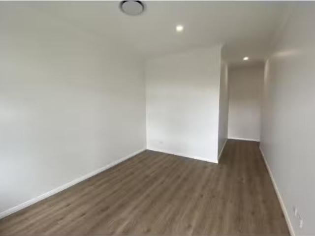 Just in! 104 Meya Crescent, Fletcher Townhouse for rent Liste.
