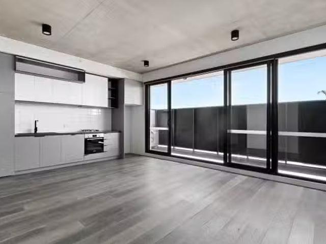 Just in! 105/100 Somerville Road, Yarraville VIC 3013