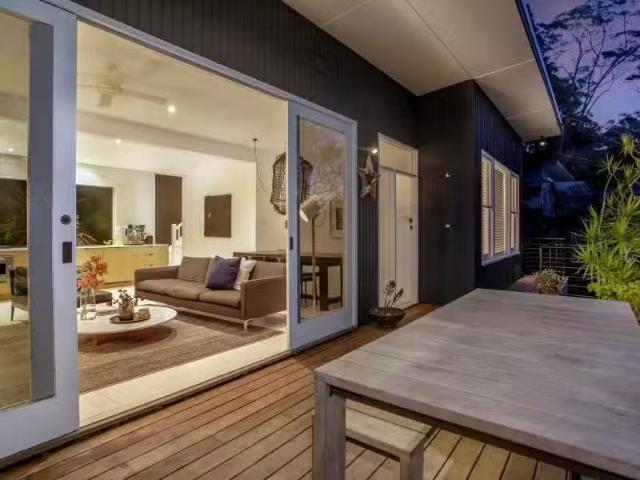 Deal! 105 Hudson Parade, Avalon Beach House for rent Listed b.