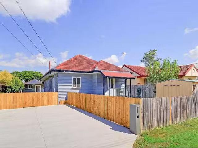 Charming 107 Algoori Street, Morningside, QLD 4170