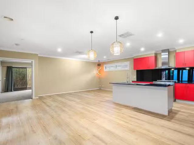 Deal! 109 Alamanda Boulevard, Point Cook, VIC 3030