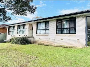 Cheap 109 Joseph Banks Drive, Kings Langley House for rent Li.