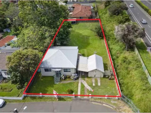 Just in! 10 12 Soudan Street, Fairy Meadow House for rent Lis.