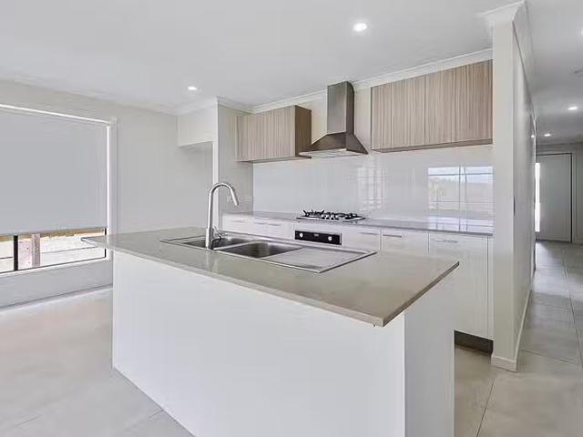 Rental! 10 Tregole Street, Yarrabilba, QLD 4207