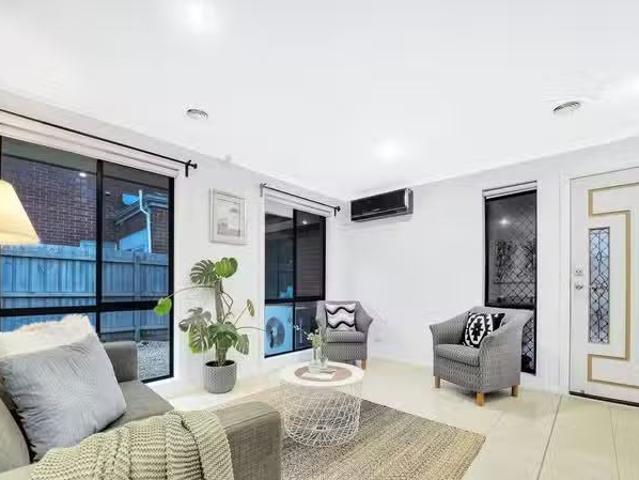Unique 10 Upton Street, ROXBURGH PARK, VIC 3064 House for Rent