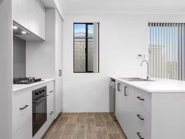 Deal! 10 Vivid Lane, Mandogalup, WA 6167