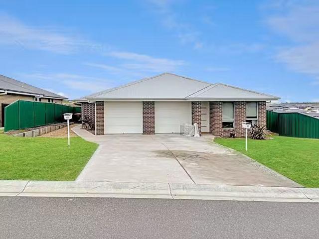 Unique 10 Wallace Way, Kelso House for rent Listed by Mcgrath.