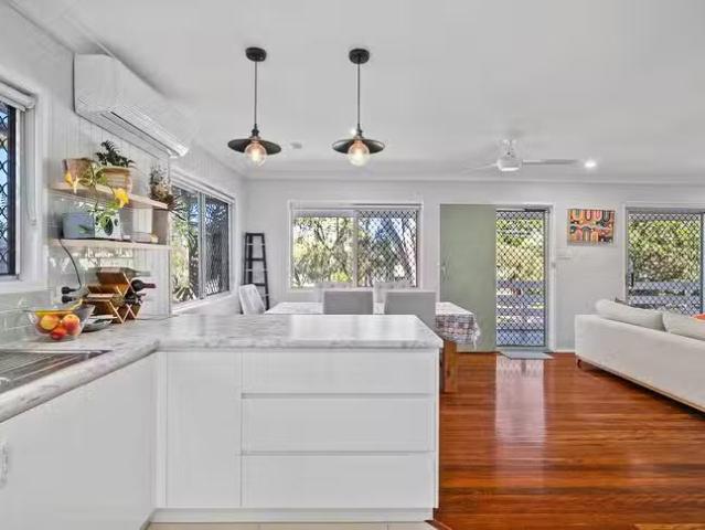 Unique 10 Ardisia Street, Arana Hills, QLD 4054
