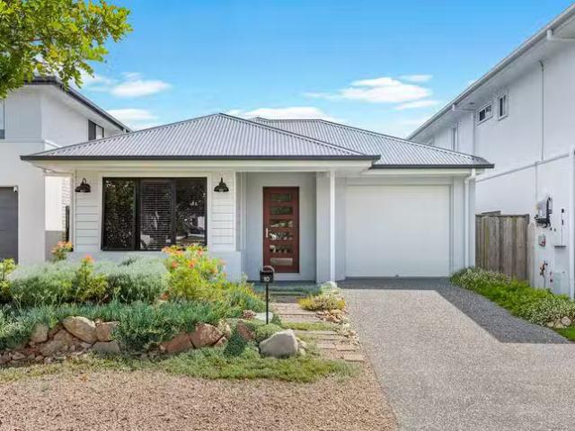 Nice 10 Bank Street, Griffin, QLD 4503