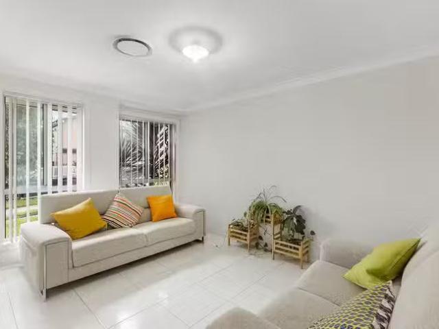 Nice 10 Connellan Avenue, Middleton Grange, NSW 2171