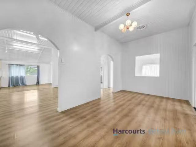 Just in! 10 Colburn Avenue, VICTORIA POINT, QLD 4165 House f.